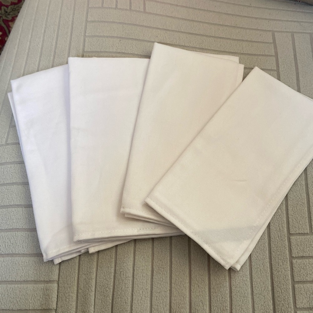 Ralph Lauren set of 4 White napkins New w/o Tags